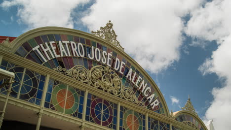 Zeitraffer-Der-Fassade-Des-Jose-De-Alencar-Theaters,-Festung,-Ceara,-Brasilien