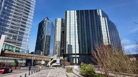 La-Défense,-Moderne-Und-Luxuriöse-Geschäftsgebäude,-Paris