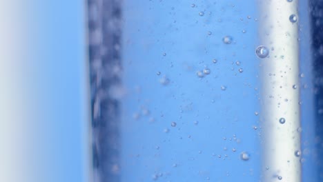 Viskose-Flüssigkeit-Mit-Blasen-In-Einem-Reagenzglas,-Labortest-Für-Kosmetische-Produkte