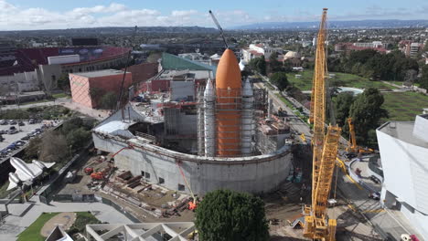 Space-Shuttle-Endeavor-Solid-Rocket-Boosters,-External-Tank-at-Air-and-Space-Center,-Los-Angeles,-aerial-rising