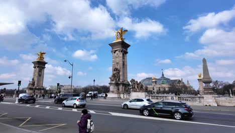 Puente-Pont-Alexandre-III-Cruzando-El-Sena-En-París,-Francia