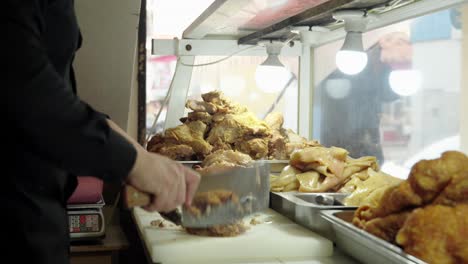 Traiditional-mexican-market-taquero-tacos-michoacan-meat-style-carnitas-preparation-taquero-cutting-chop-cut-axe-knife-chicharron-cataskan-castakan-taco