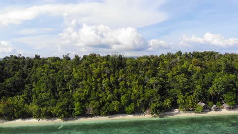 Isla-Kri-En-El-Archipiélago-De-Raja-Ampat-En-Indonesia