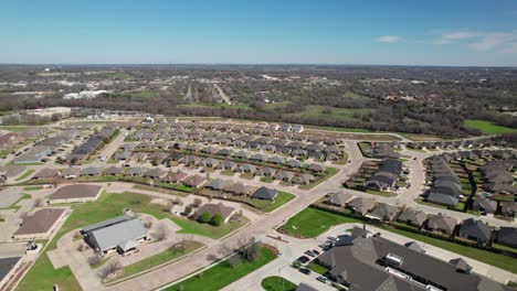 Este-Es-Un-Video-Aéreo-De-Un-Vecindario-En-Weatherford-Texas