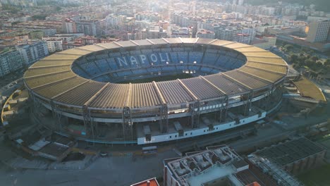 Drohne-Fliegt-Vom-Stadion-Neapels-Weg-Und-Enthüllt-Den-Vorort-Fuorigrotta