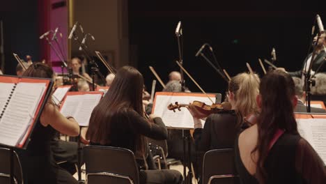 Professionelles-Orchester,-Symphonieorchester,-Ensemble,-Das-Italienische-Oper-Auf-Der-Bühne-Der-Sun-Yet-Sen-Memorial-Hall-Aufführt