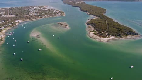 Stunning-Coffin-Bay-aerial-with-vacation-town-and-ocean-boats-in-Eyre-Peninsula,-South-Australia