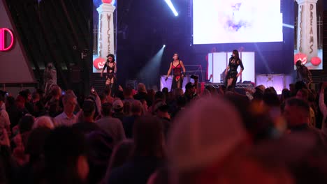 Crowd-of-people-on-a-dancing-night-show,-three-women-dancing-on-stage,-Las-Vegas