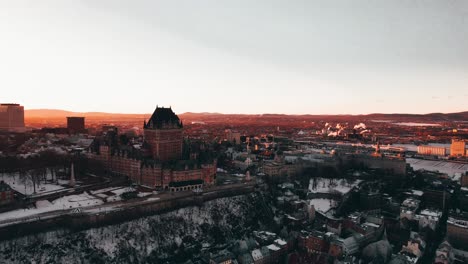 Luftaufnahme-Von-Chateau-Frontenac,-Quebec-City-Bei-Sonnenuntergang