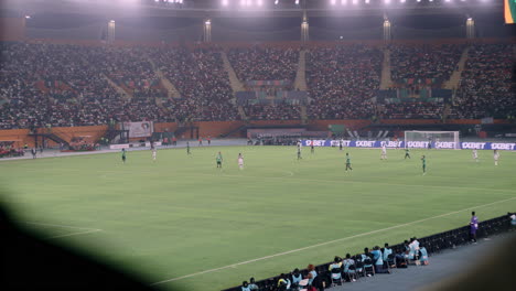 Jugadores-De-Futbol-En-El-Campo