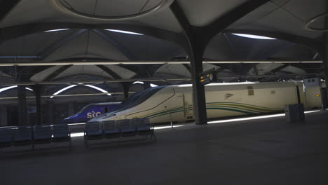 Die-Hochgeschwindigkeitsbahn-Haramain-Ist-Ein-Personenzugdienst-Im-Westen-Saudi-Arabiens