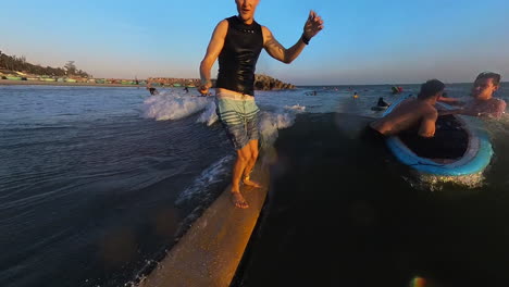 Long-Wave-Surfing-In-Mui-Ne,-Vietnam