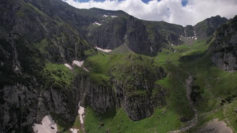 Lush-green-Malaiesti-Valley-in-the-Bucegi-Mountains-on-a-sunny-day,-aerial-view