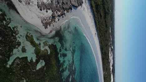 Vehicle-driving-along-Wylie-Bay-Rock-beach,-Esperance-area-in-Western-Australia