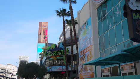 Gente-En-La-Calle-Frente-Al-Hotel-Flamingo-Las-Vegas-En-Estados-Unidos