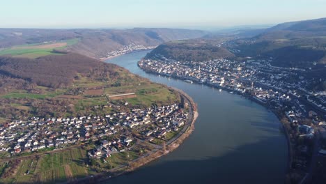 German-Villages-and-towns-along-Winding-River-Rhine,-Establishing-Aerial