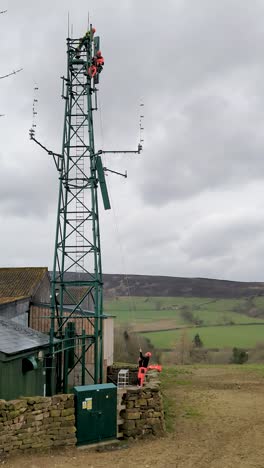 Video-De-Teléfono-Vertical-De-Momento-Especial-Ya-Que-Las-Antenas-Para-Teléfonos-Móviles-Están-Instaladas-En-Un-área-Sin-Cobertura---En-Los-Páramos-De-North-York