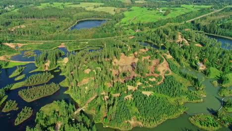 Nationalpark-Geschütztes-Naturschutzgebiet-Seen-Wald-Grünes-Land-Landschaft-Antenne