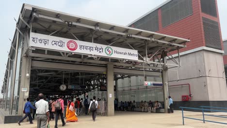 Amplia-Vista-De-La-Recién-Inaugurada-Estación-De-Metro-Submarina-De-Howrah.