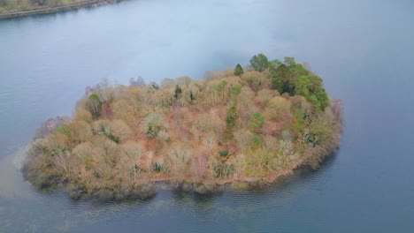 Pequeña-Isla-En-El-Lago-Ullswater-En-Cumbria,-Inglaterra