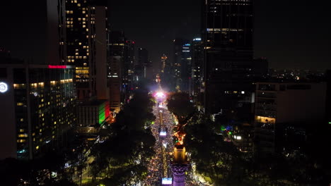 Aerial-view-behind-the-El-Ángel-statue,-New-Years-celebration-on-Reforma-Avenue-in-Mexico-city