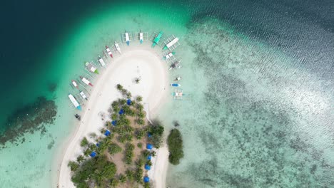 Boats-in-Crystal-Clear-Water-of-Pass-Island-Sandbar-in-Coron,-Drone-Top-Down