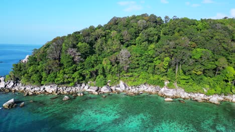 Seychellen-Strand-Palmen-Glatte-Felsen