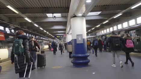 Train-passengers-at-Euston-Station-leaving-platforms-heading-for-exit