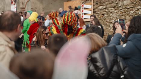 Vívida-Danza-Ritual-Careto-En-El-Carnaval-De-Podence,-Portugal