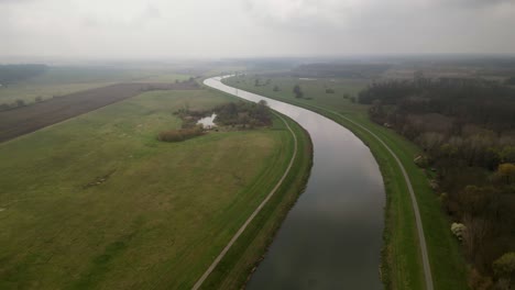 Luftaufnahme-Des-Flusses-Morava-An-Der-Tschechischen-Und-Slowakischen-Grenze