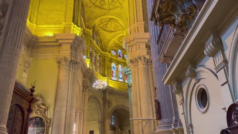 Wunderschöne-Katholische-Kathedrale-In-Malaga,-Spanien,-Touristenattraktion