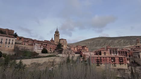 Mittelalterliches-Dorf-Albarracin-In-Teruel,-Spanien