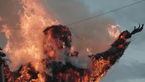 Ritual-effigy-burning-at-Podence-Carnival,-Portugal