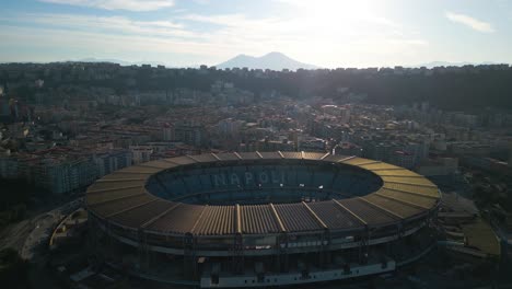 Cine-Con-Drones-Sobre-El-Estadio-Diego-Armando-Maradona-En-Nápoles,-Italia