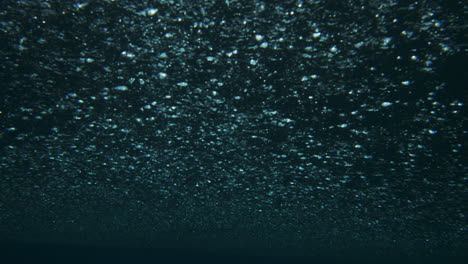 Funkelnder,-Faszinierender-Unterwasser-Meerestexturnebel-Und--gischt