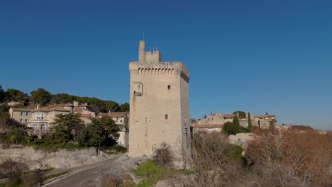 Felipe-La-Bella-Torre,-Una-Torre-Bastión-Medieval-Que-Guarda-El-Símbolo-De-Poder-Y-Defensa