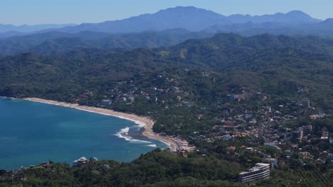 Vista-De-Drones-De-Las-Montañas-En-Sayulita,-México.