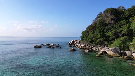 Seychellen-Strand-Palmen-Glatte-Felsen