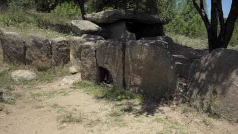 Sitios-Arqueológicos-En-Dólmenes-Tracios-Cerca-Del-Pueblo-De-Hlyabovo-En-Bulgaria