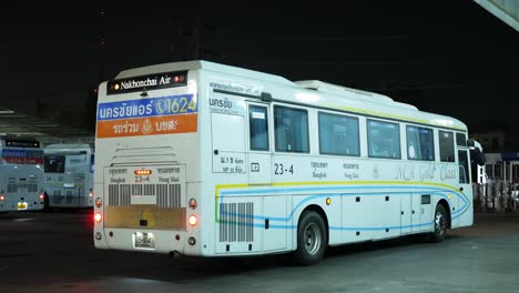 Hazard-lights-of-a-parked-bus-are-blinking-as-a-precaution-for-passersby-at-a-bus-terminal-in-Bangkok,-Thailand