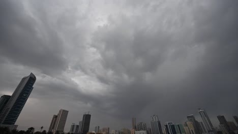 Zeitraffer-Der-Wolkenbildung-Bei-Bewölktem-Himmel-In-Den-Vereinigten-Arabischen-Emiraten