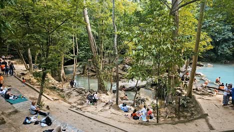 Timelapse-De-La-Cascada-Sai-Yoke,-También-Llamada-Cascada-Kha-Phang,-Ubicada-En-La-Provincia-De-Kanchanaburi-En-Tailandia