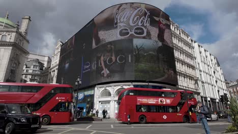 Large-digital-advertising-Display-at-Piccadilly-Circus,-known-for-its-iconic-Piccadilly-Lights-in-London