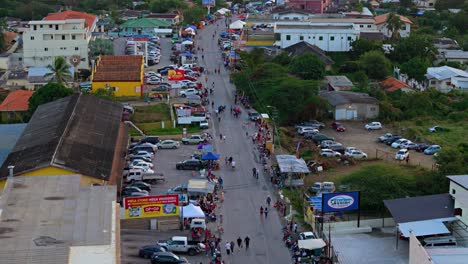 Locals-line-street-of-suburb-neighborhood-watching-for-Gran-Marcha