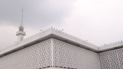 Geometrische-Moschee-Und-Minarett-In-Kuala-Lumpur,-Malaysia