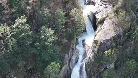 The-foroglio-waterfall-cascading-through-rocks-in-maggiatal,-tessin,-aerial-view