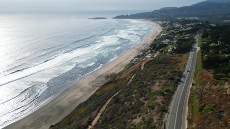 paragliding-flights-over-beachparagliding-on-the-coast-of-Chile