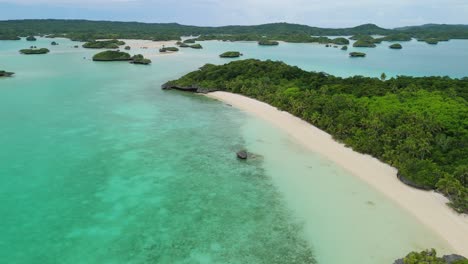 Versteckter-Strand-Auf-Den-Fidschi-Lau-Inseln
