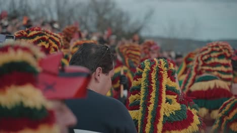 Asistentes-Al-Carnaval-Entre-Vívidos-Trajes-Típicos,-Podence-Portugal