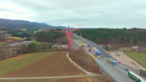 Turmdrehkrane-An-Der-Neuen-Aurachbrücke-Mit-Stahlbetonkonstruktion-In-Österreich